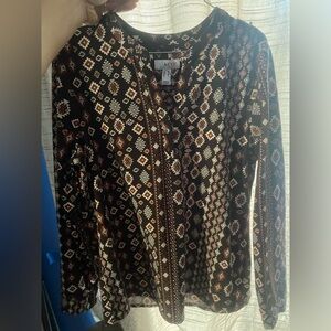 d&co Women’s V-Neck Aztec Print Shirt